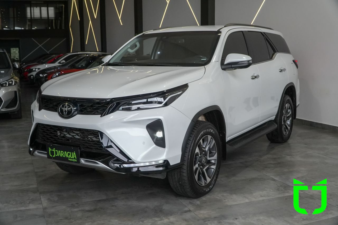 Toyota Hilux SW4 2.8 16V 4P SRX 4X4 7 LUGARES TURBO DIESEL AUTOMÁTICO 2025 Branco - foto 3