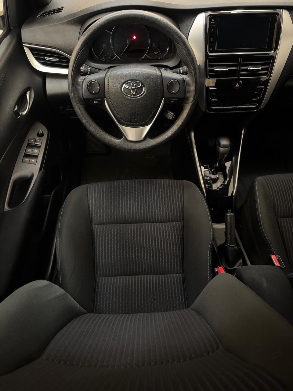 Toyota Yaris Hatch 1.3 16v 4p Flex Xl Plus Tech Multidrive Automático Cvt Prata 2020 - Ayrton Automóveis