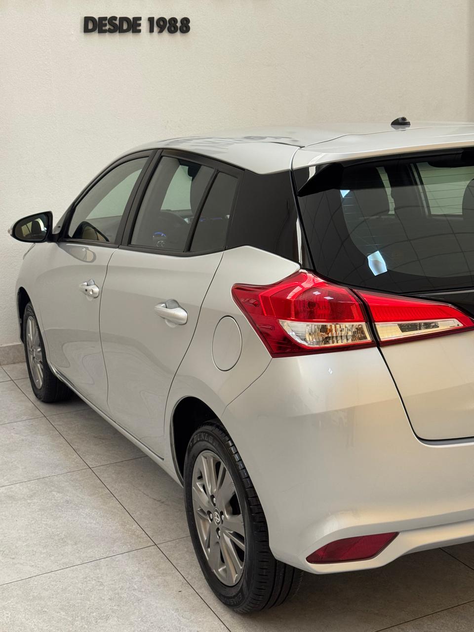 Toyota Yaris Hatch 1.3 16v 4p Flex Xl Plus Tech Multidrive Automático Cvt Prata 2020 - Ayrton Automóveis