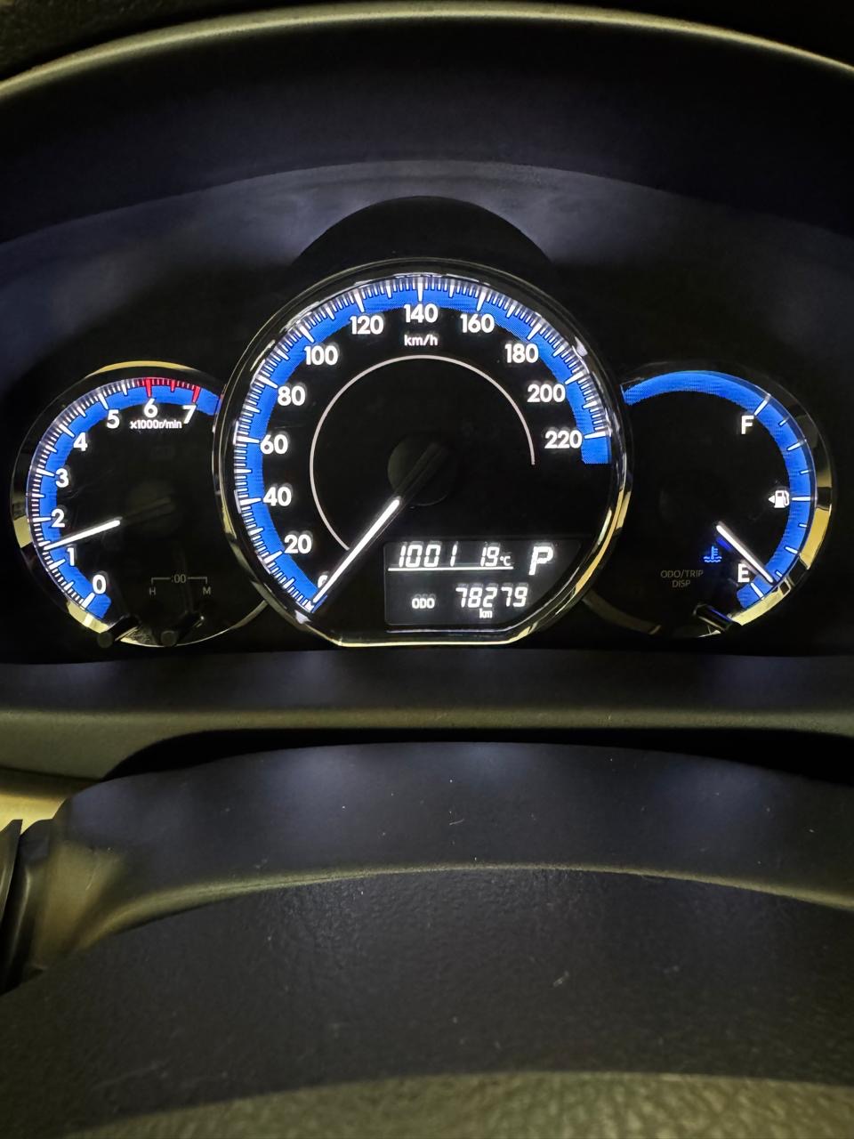 Toyota Yaris Hatch 1.3 16v 4p Flex Xl Plus Tech Multidrive Automático Cvt Prata 2020 - Ayrton Automóveis
