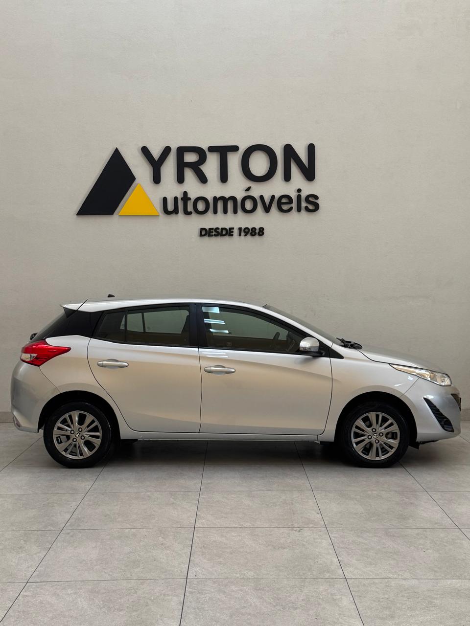 Toyota Yaris Hatch 1.3 16v 4p Flex Xl Plus Tech Multidrive Automático Cvt Prata 2020 - Ayrton Automóveis