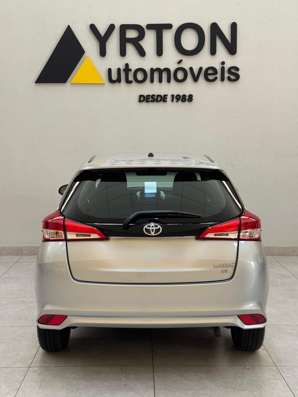 Toyota Yaris Hatch 1.3 16v 4p Flex Xl Plus Tech Multidrive Automático Cvt Prata 2020 - Ayrton Automóveis