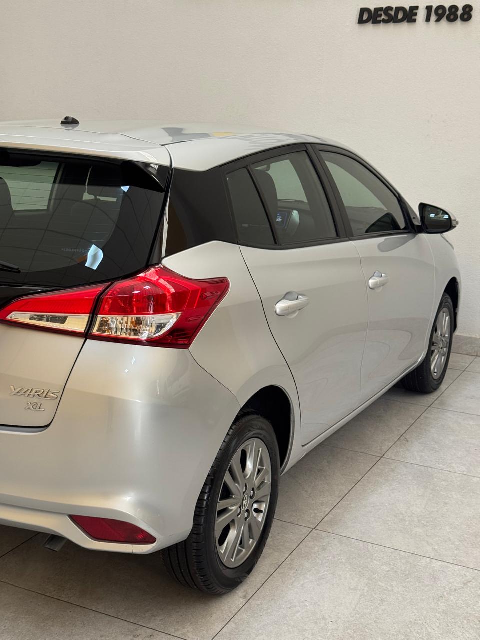 Toyota Yaris Hatch 1.3 16v 4p Flex Xl Plus Tech Multidrive Automático Cvt Prata 2020 - Ayrton Automóveis