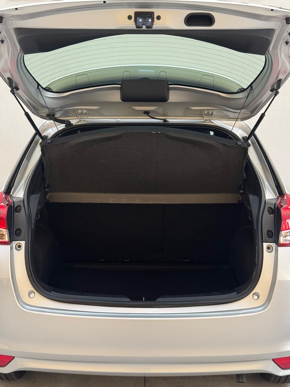 Toyota Yaris Hatch 1.3 16v 4p Flex Xl Plus Tech Multidrive Automático Cvt Prata 2020 - Ayrton Automóveis