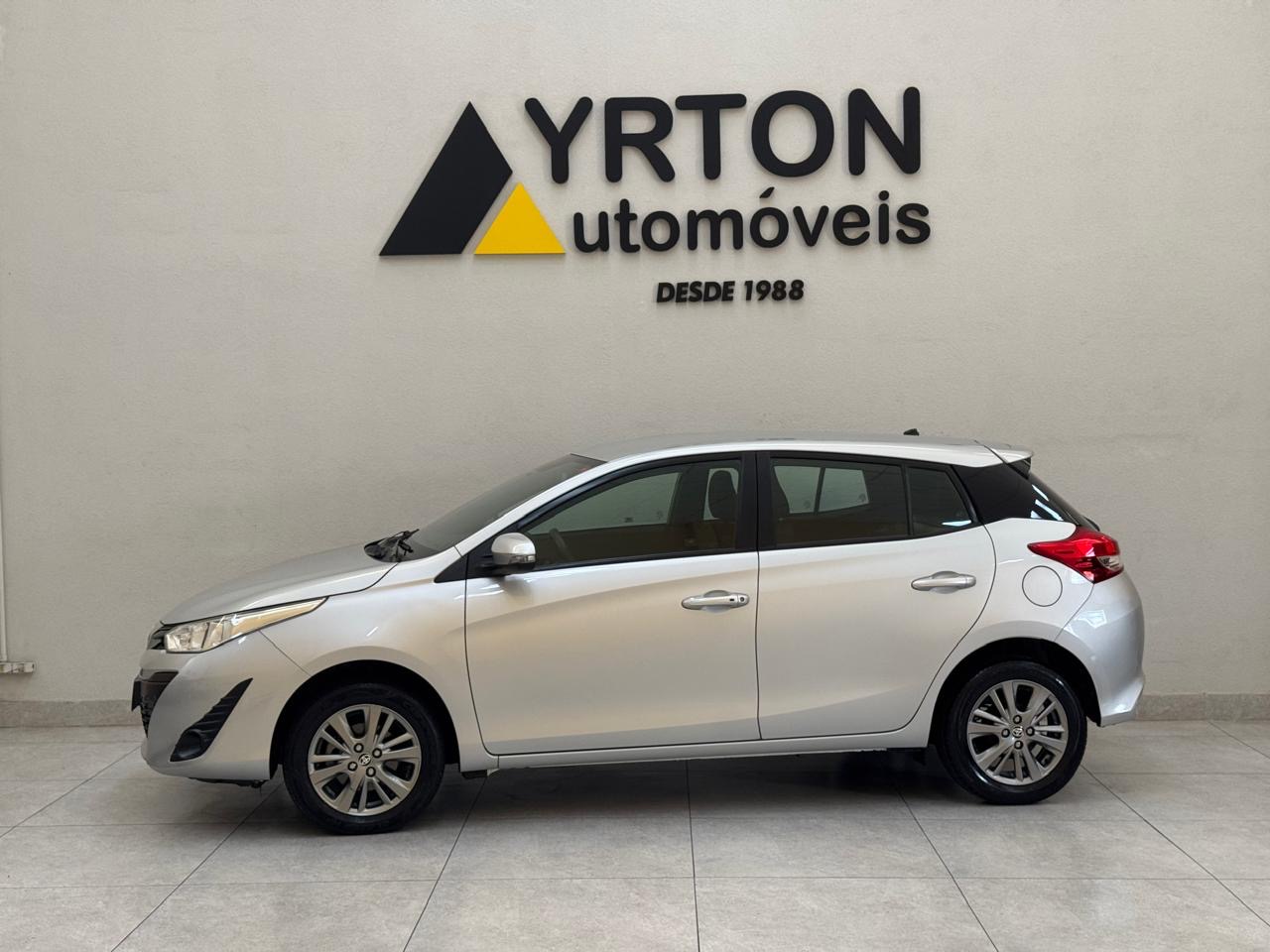 Toyota Yaris Hatch 1.3 16v 4p Flex Xl Plus Tech Multidrive Automático Cvt Prata 2020 - Ayrton Automóveis