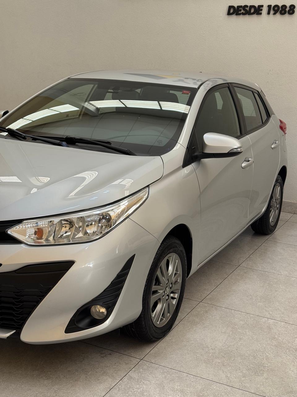Toyota Yaris Hatch 1.3 16v 4p Flex Xl Plus Tech Multidrive Automático Cvt Prata 2020 - Ayrton Automóveis