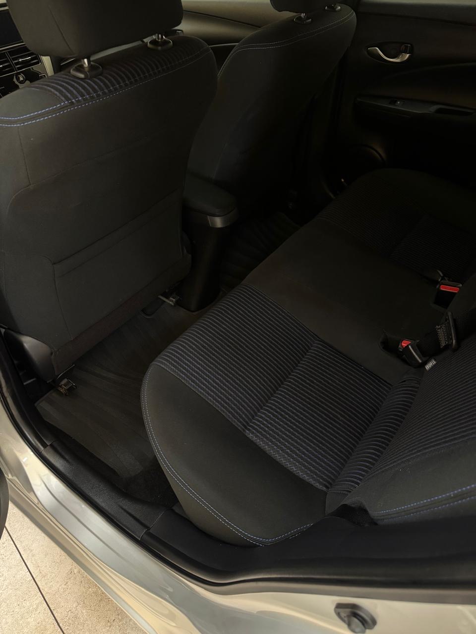 Toyota Yaris Hatch 1.3 16v 4p Flex Xl Plus Tech Multidrive Automático Cvt Prata 2020 - Ayrton Automóveis