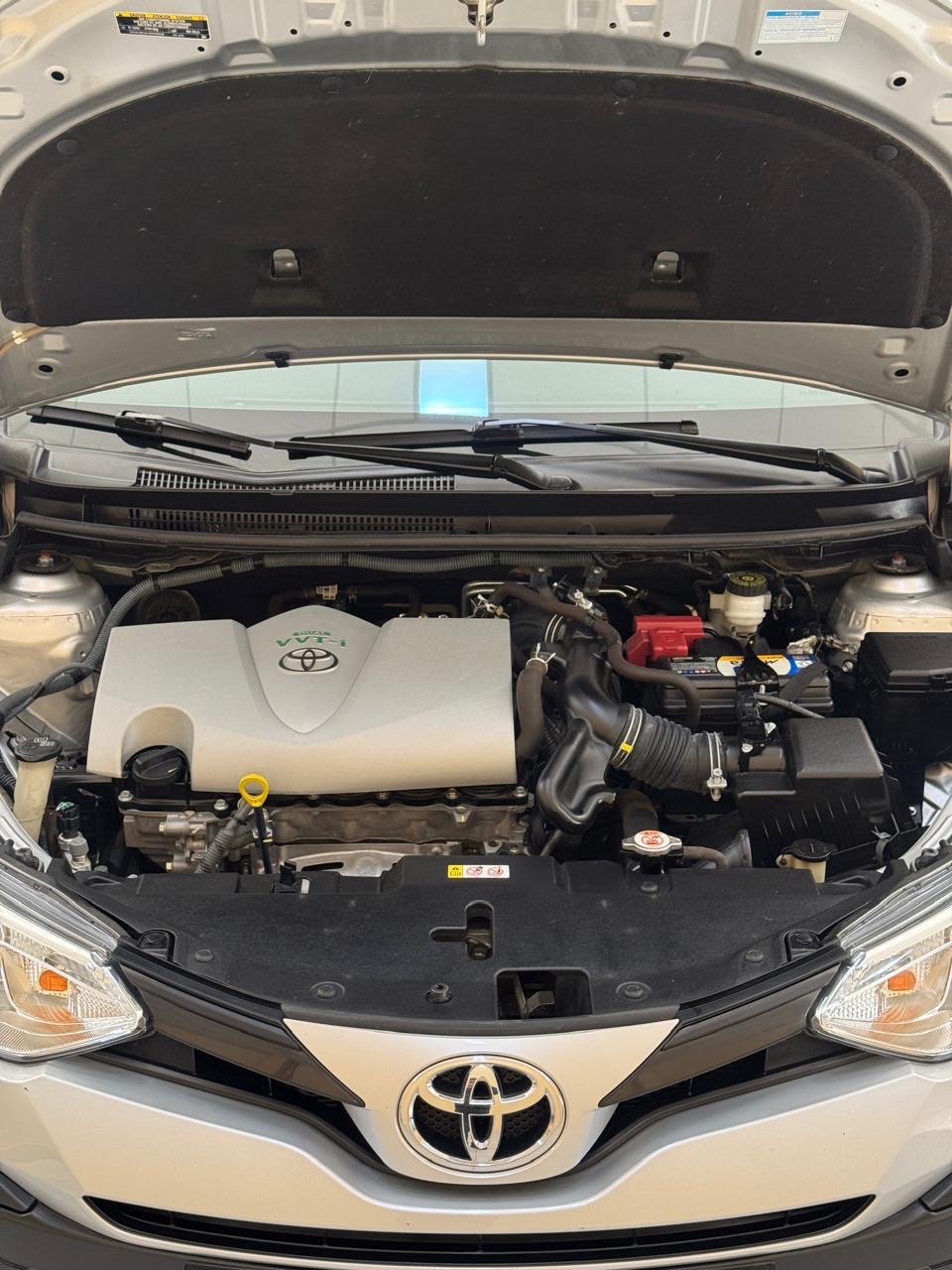 Toyota Yaris Hatch 1.3 16v 4p Flex Xl Plus Tech Multidrive Automático Cvt Prata 2020 - Ayrton Automóveis