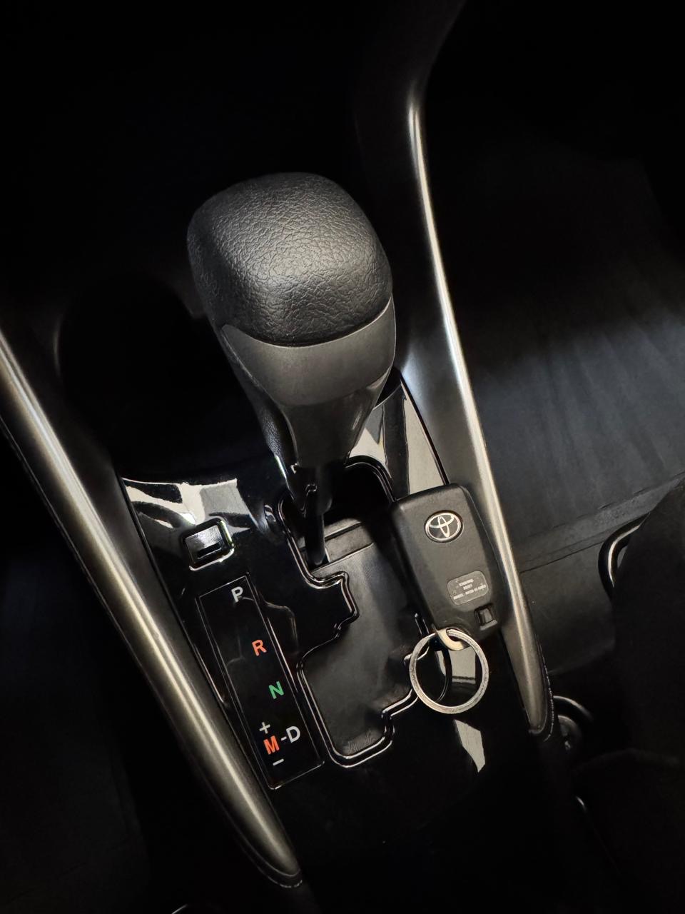 Toyota Yaris Hatch 1.3 16v 4p Flex Xl Plus Tech Multidrive Automático Cvt Prata 2020 - Ayrton Automóveis
