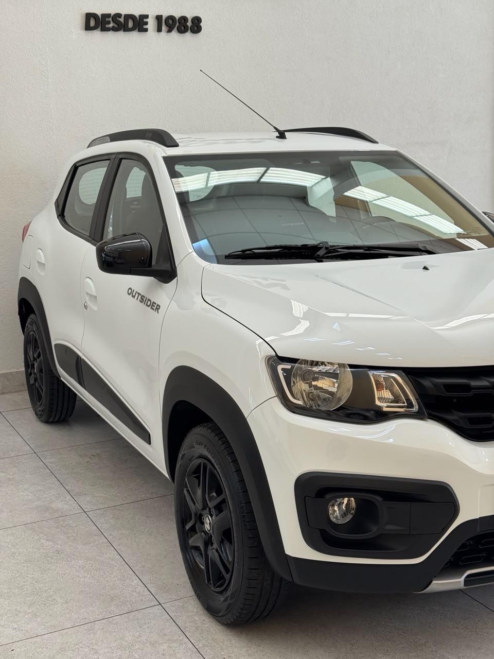 Renault Kwid 1.0 12v 4p Sce Flex Outsider Branco 2020 - Ayrton Automóveis