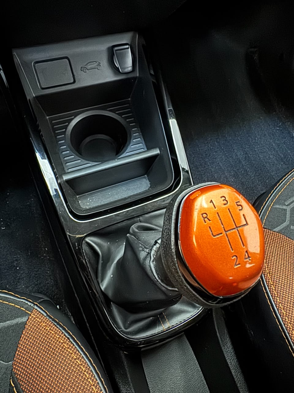 Renault Kwid 1.0 12v 4p Sce Flex Outsider Branco 2020 - Ayrton Automóveis