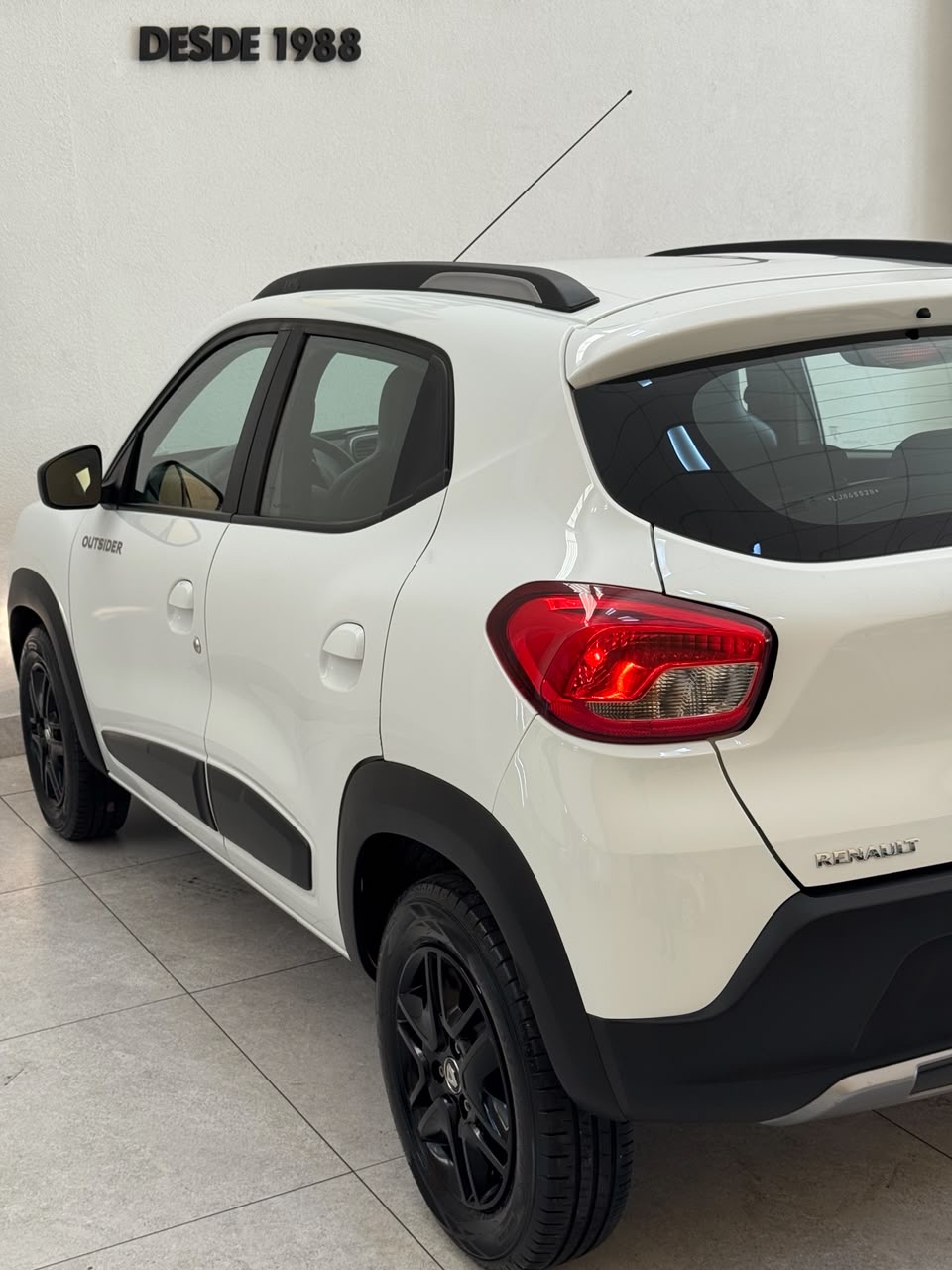 Renault Kwid 1.0 12v 4p Sce Flex Outsider Branco 2020 - Ayrton Automóveis