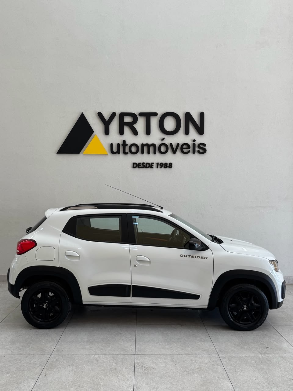 Renault Kwid 1.0 12v 4p Sce Flex Outsider Branco 2020 - Ayrton Automóveis