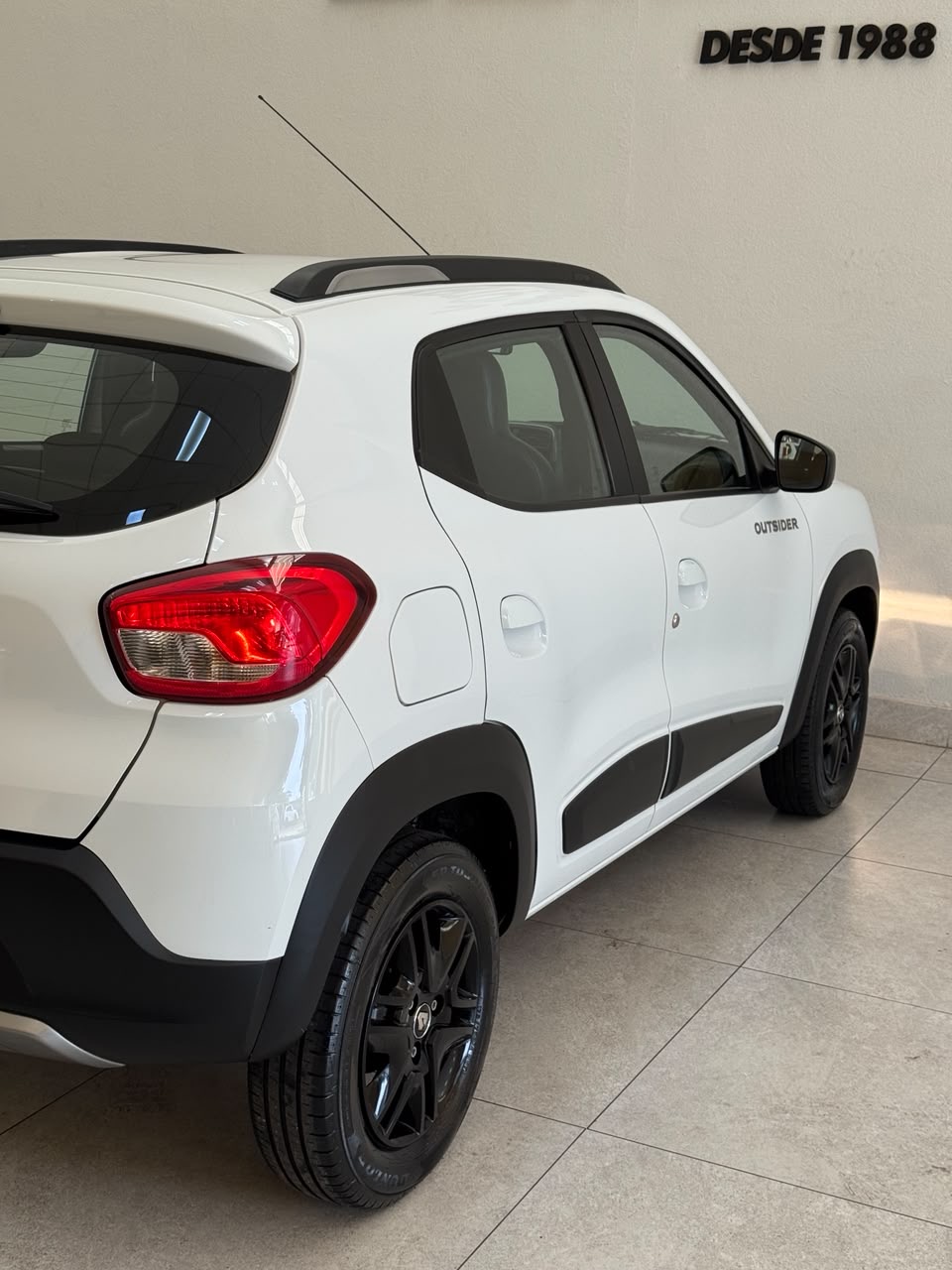 Renault Kwid 1.0 12v 4p Sce Flex Outsider Branco 2020 - Ayrton Automóveis