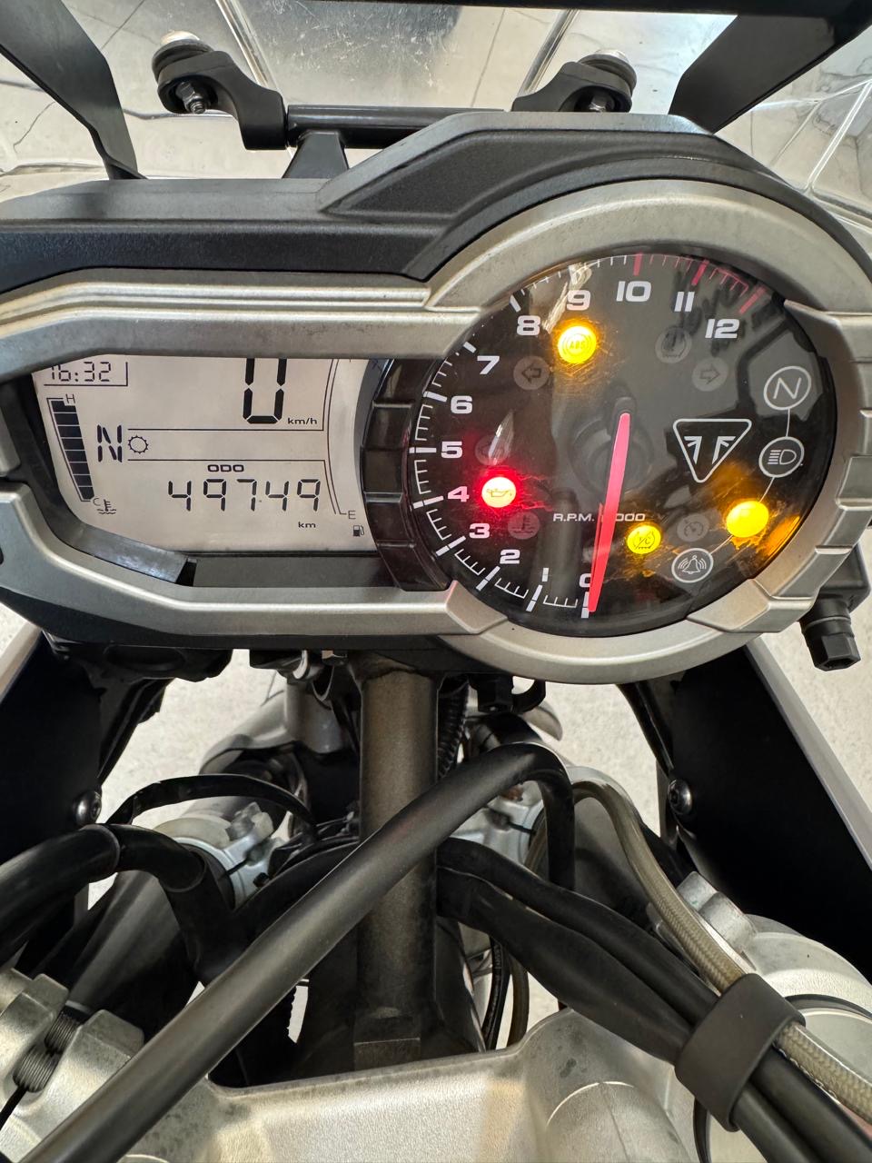 Triumph Tiger 800 Xcx Branco 2018 - Ayrton Automóveis