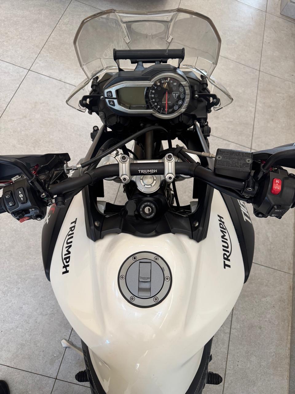Triumph Tiger 800 Xcx Branco 2018 - Ayrton Automóveis
