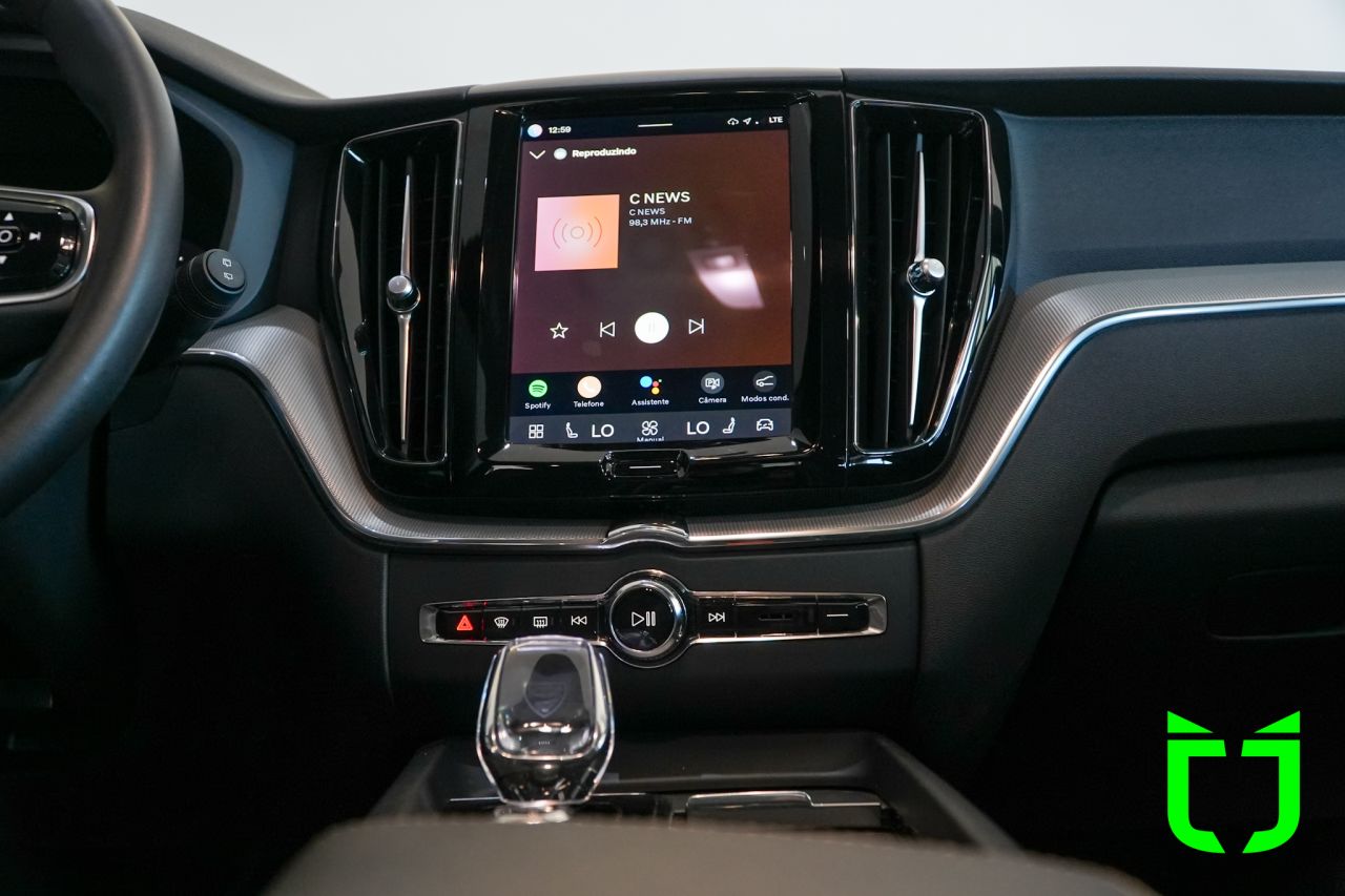 Volvo XC60 2.0 16V 4P T8 RECHARGE HÍBRIDO ULTIMATE DARK AWD TURBO GEARTRONIC AUTOMÁTICO 2023 Preto - foto 12