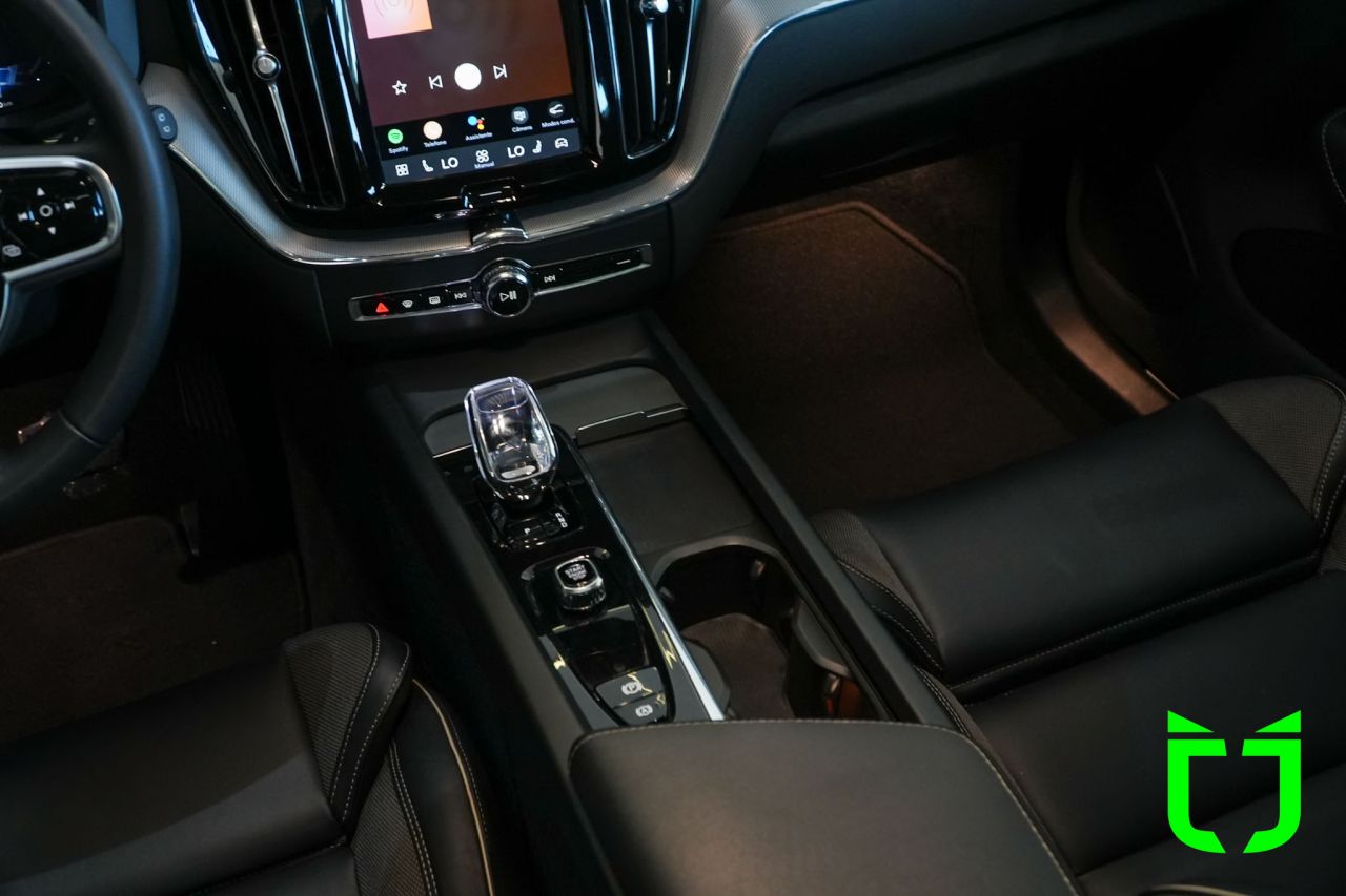 Volvo XC60 2.0 16V 4P T8 RECHARGE HÍBRIDO ULTIMATE DARK AWD TURBO GEARTRONIC AUTOMÁTICO 2023 Preto - foto 13