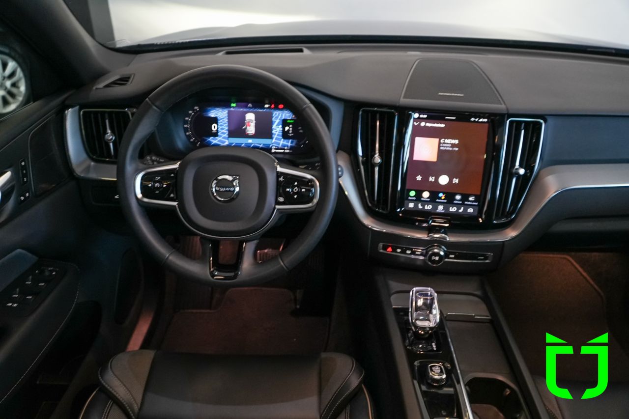 Volvo XC60 2.0 16V 4P T8 RECHARGE HÍBRIDO ULTIMATE DARK AWD TURBO GEARTRONIC AUTOMÁTICO 2023 Preto - foto 14