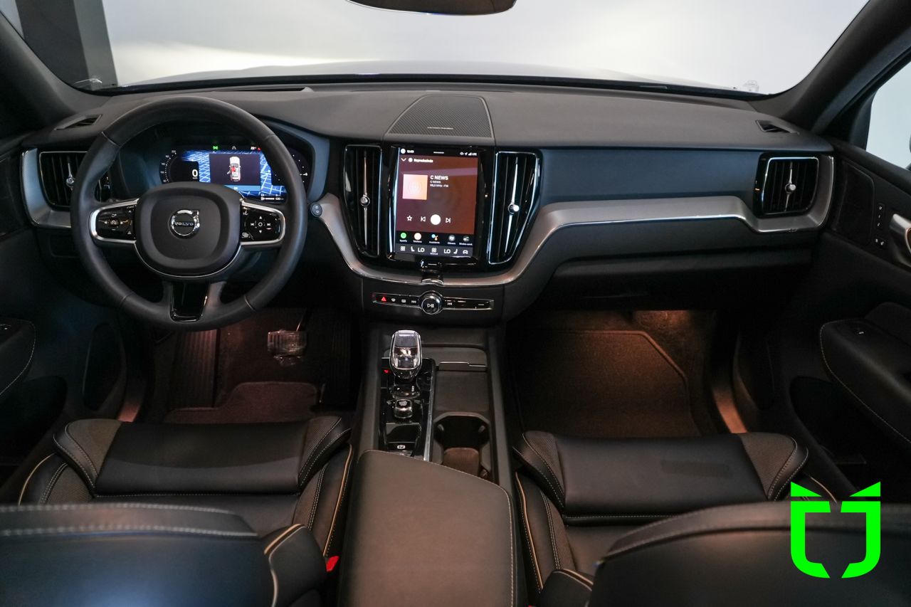 Volvo XC60 2.0 16V 4P T8 RECHARGE HÍBRIDO ULTIMATE DARK AWD TURBO GEARTRONIC AUTOMÁTICO 2023 Preto - foto 9