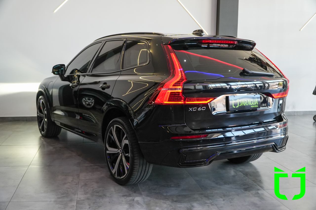 Volvo XC60 2.0 16V 4P T8 RECHARGE HÍBRIDO ULTIMATE DARK AWD TURBO GEARTRONIC AUTOMÁTICO 2023 Preto - foto 4