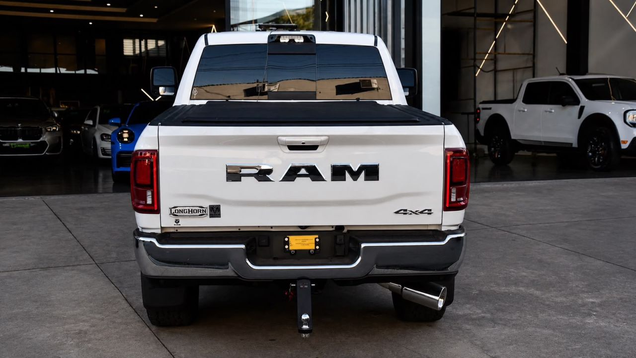 Ram 3500 6.7 I6 LIMITED LONG HORN CABINE DUPLA 4X4 TURBO DIESEL AUTOMÁTICO 2025 Branco - foto 4