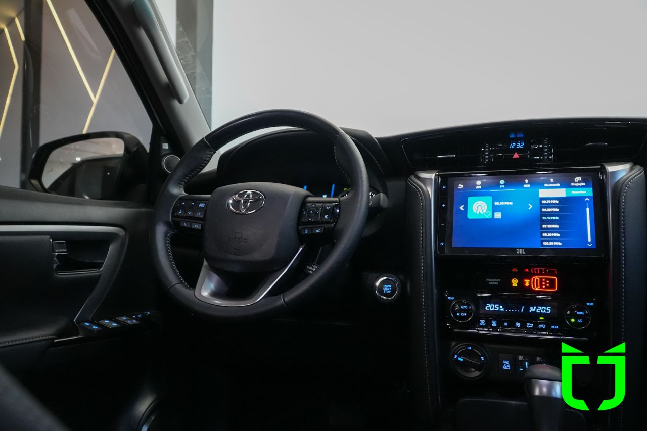 Toyota Hilux SW4 2.8 16V 4P SRX PLATINUM 4X4 7 LUGARES TURBO DIESEL AUTOMÁTICO 2025 Branco - foto 17