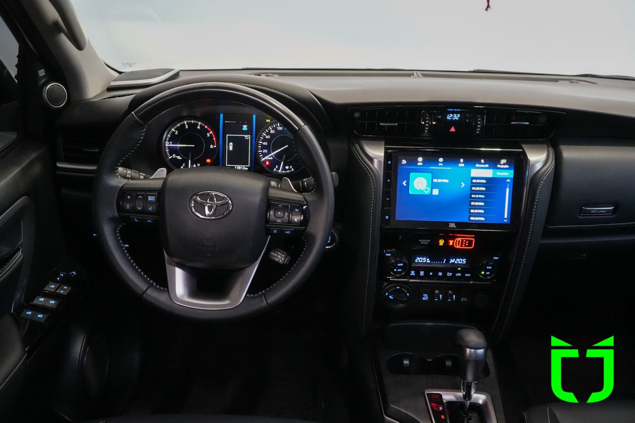 Toyota Hilux SW4 2.8 16V 4P SRX PLATINUM 4X4 7 LUGARES TURBO DIESEL AUTOMÁTICO 2025 Branco - foto 18