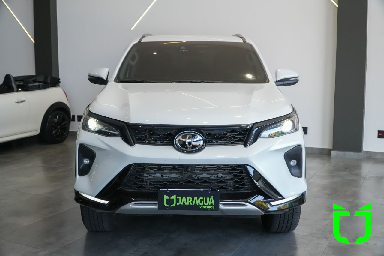 Toyota Hilux SW4 2.8 16V 4P SRX PLATINUM 4X4 7 LUGARES TURBO DIESEL AUTOMÁTICO 2025 Branco - foto 2