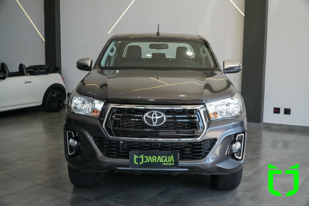 Toyota Hilux Caminhonete 2.8 16V SRV 4X4 DIESEL CABINE DUPLA AUTOMÁTICO 2019 Cinza - foto 2