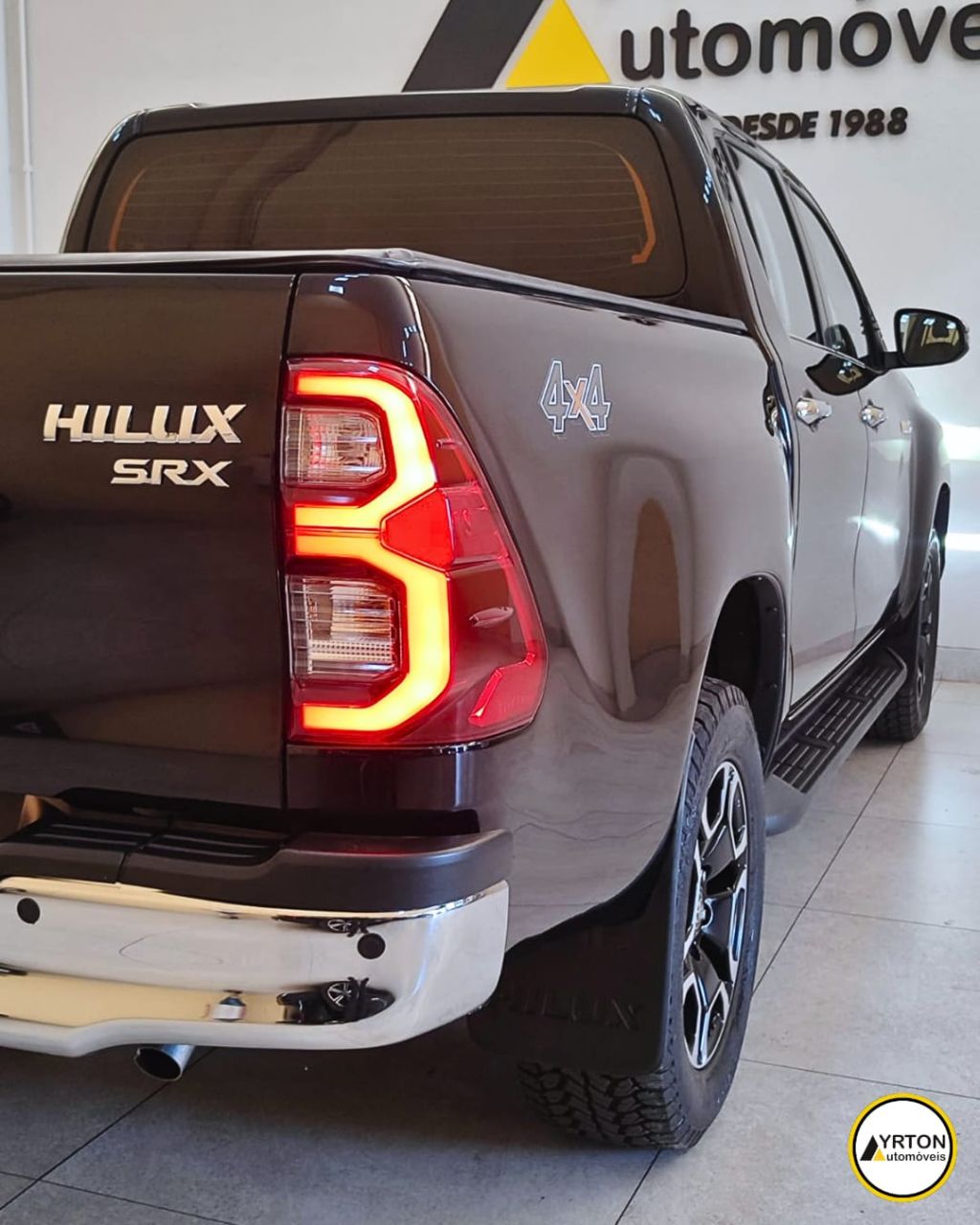 Toyota Hilux Caminhonete 2.8 16v Srx 4x4 Diesel Cabine Dupla Automático Preto 2023 - Ayrton Automóveis