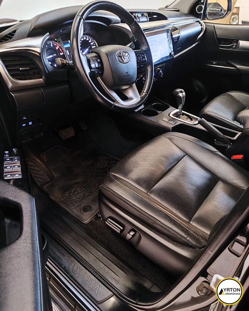 Toyota Hilux Caminhonete 2.8 16v Srx 4x4 Diesel Cabine Dupla Automático Preto 2023 - Ayrton Automóveis