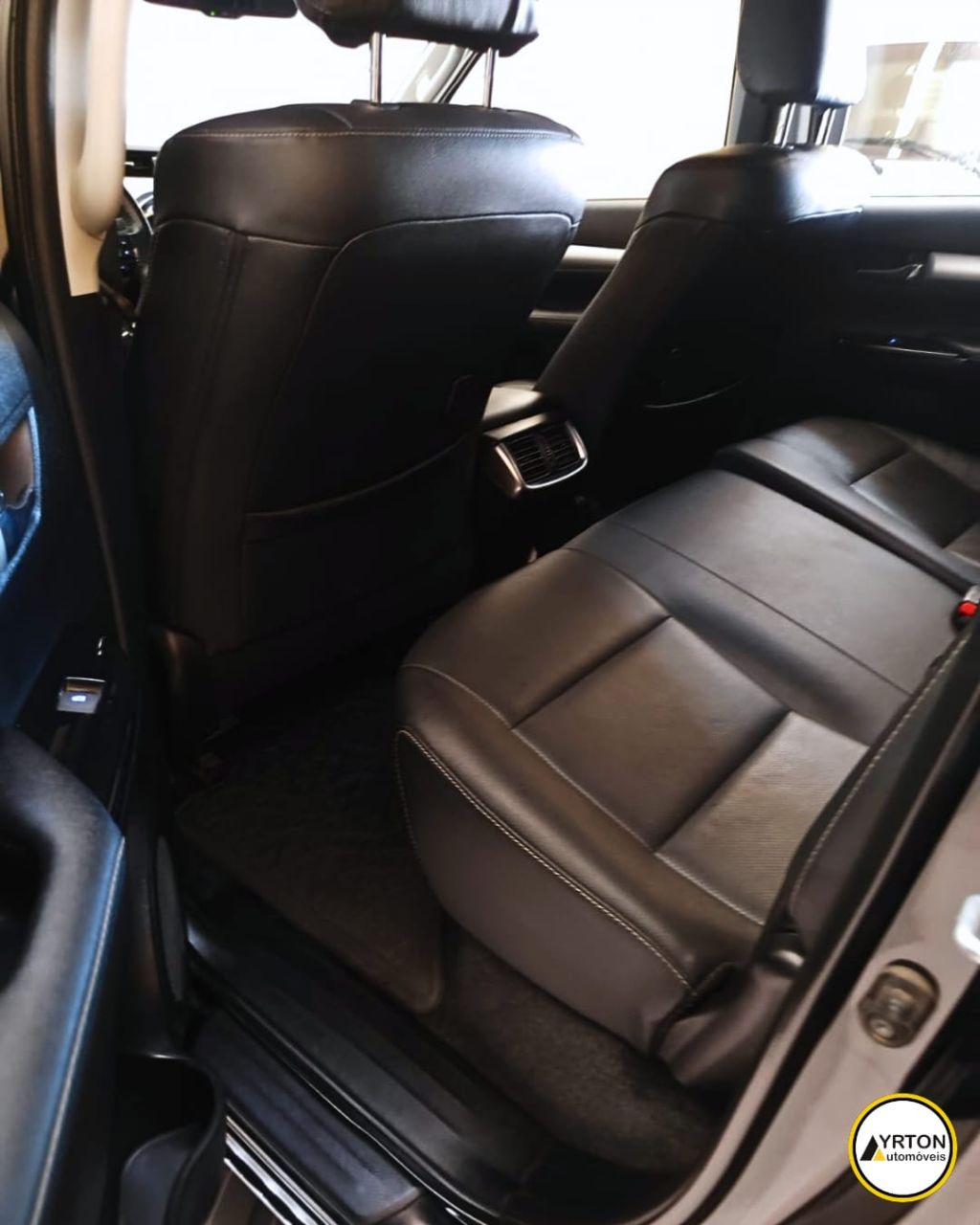 Toyota Hilux Caminhonete 2.8 16v Srx 4x4 Diesel Cabine Dupla Automático Preto 2023 - Ayrton Automóveis