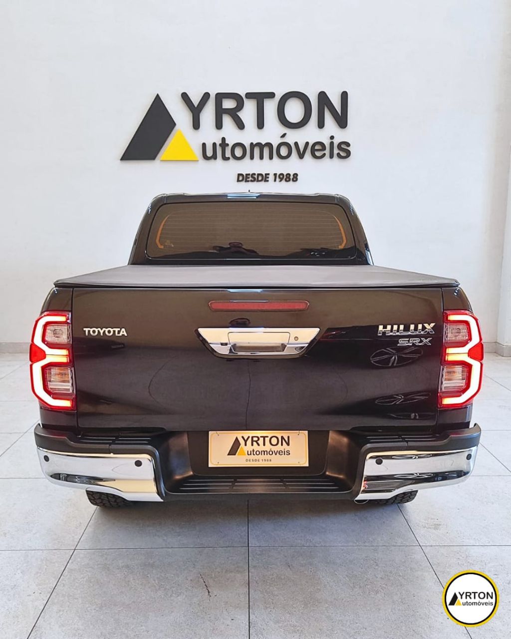 Toyota Hilux Caminhonete 2.8 16v Srx 4x4 Diesel Cabine Dupla Automático Preto 2023 - Ayrton Automóveis