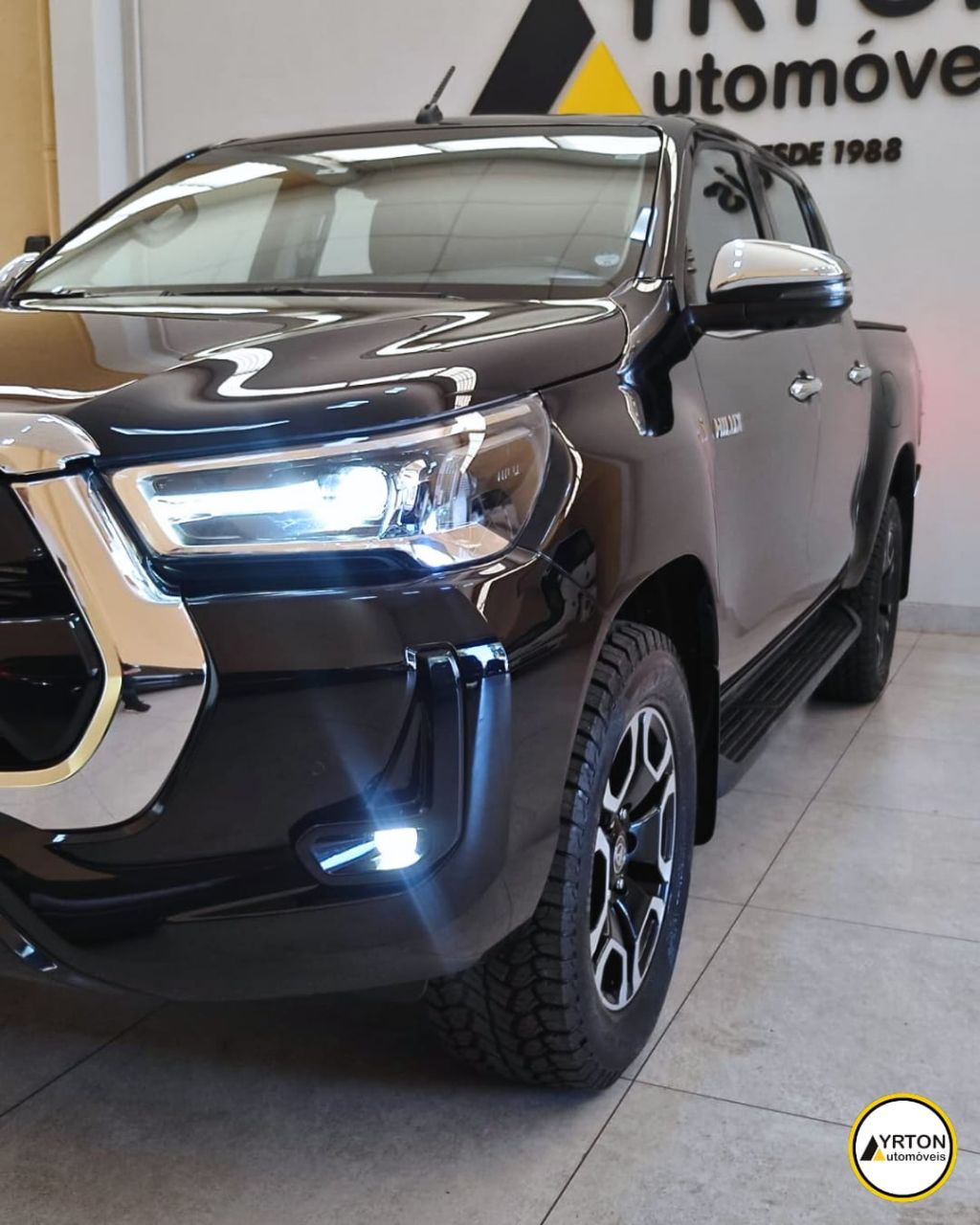 Toyota Hilux Caminhonete 2.8 16v Srx 4x4 Diesel Cabine Dupla Automático Preto 2023 - Ayrton Automóveis