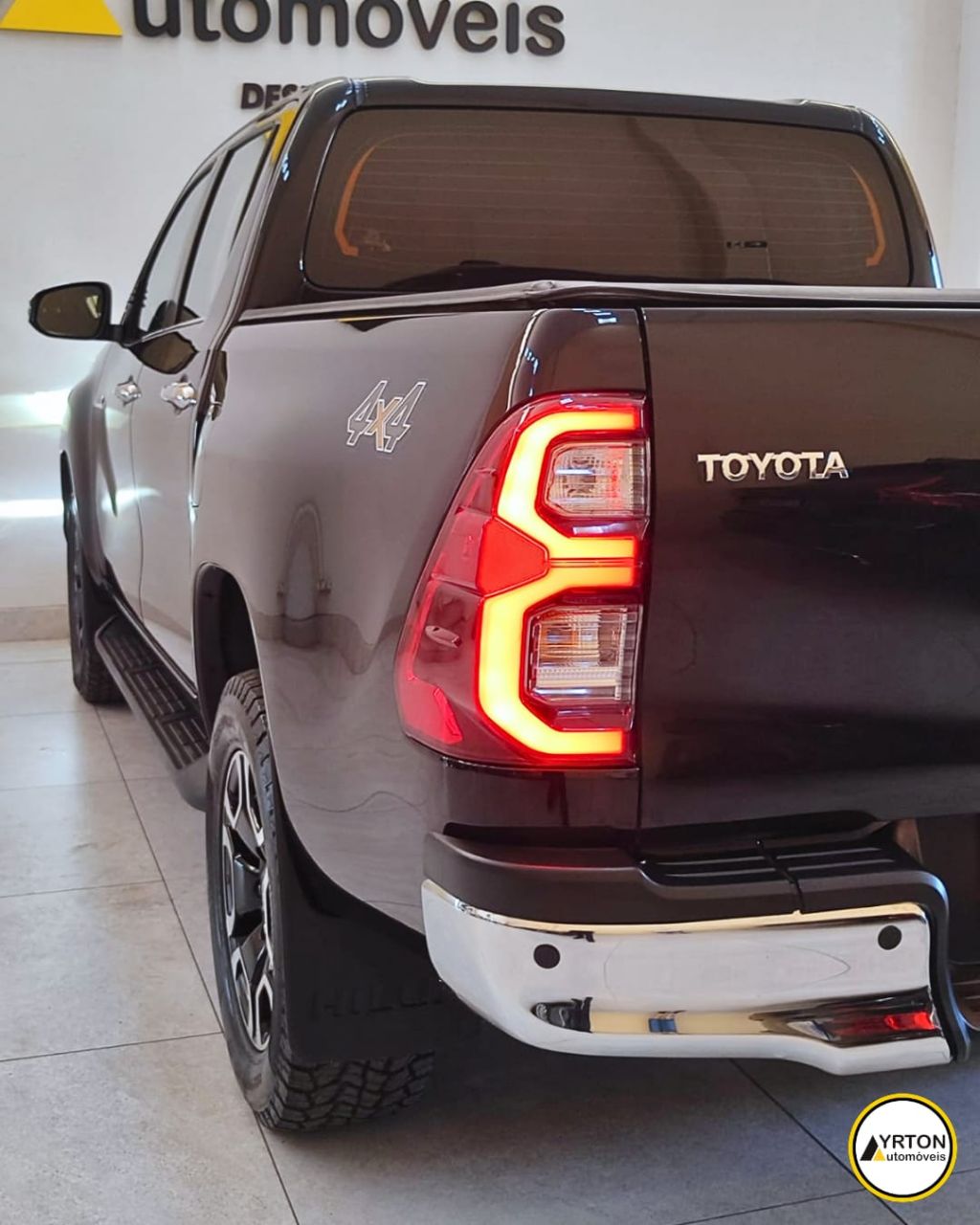 Toyota Hilux Caminhonete 2.8 16v Srx 4x4 Diesel Cabine Dupla Automático Preto 2023 - Ayrton Automóveis