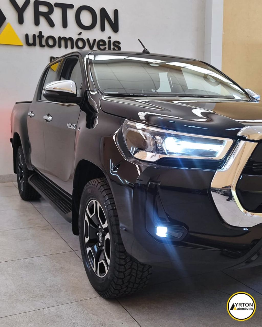 Toyota Hilux Caminhonete 2.8 16v Srx 4x4 Diesel Cabine Dupla Automático Preto 2023 - Ayrton Automóveis