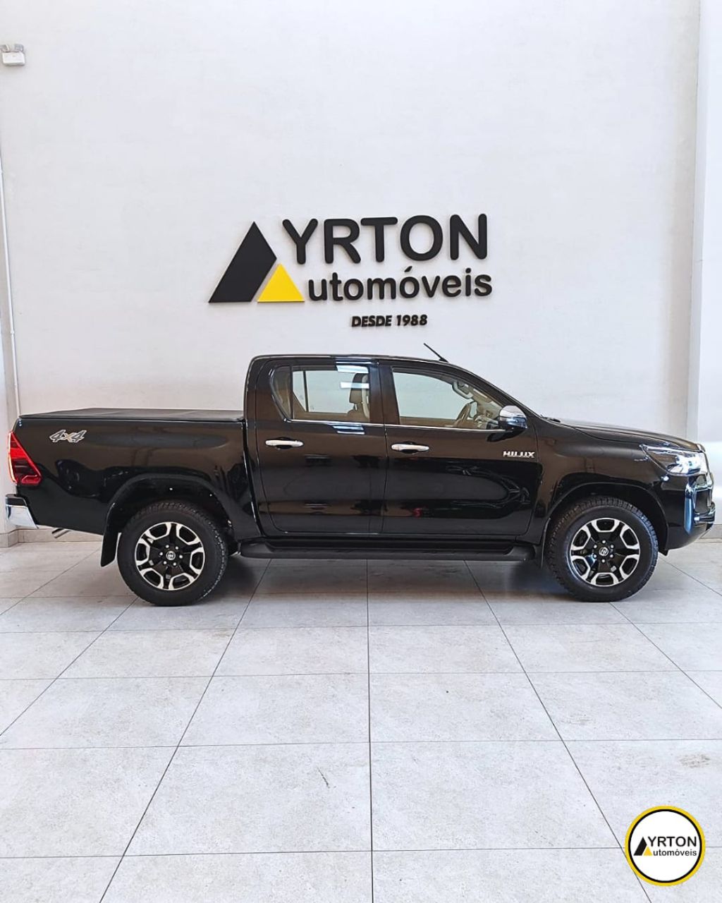 Toyota Hilux Caminhonete 2.8 16v Srx 4x4 Diesel Cabine Dupla Automático Preto 2023 - Ayrton Automóveis