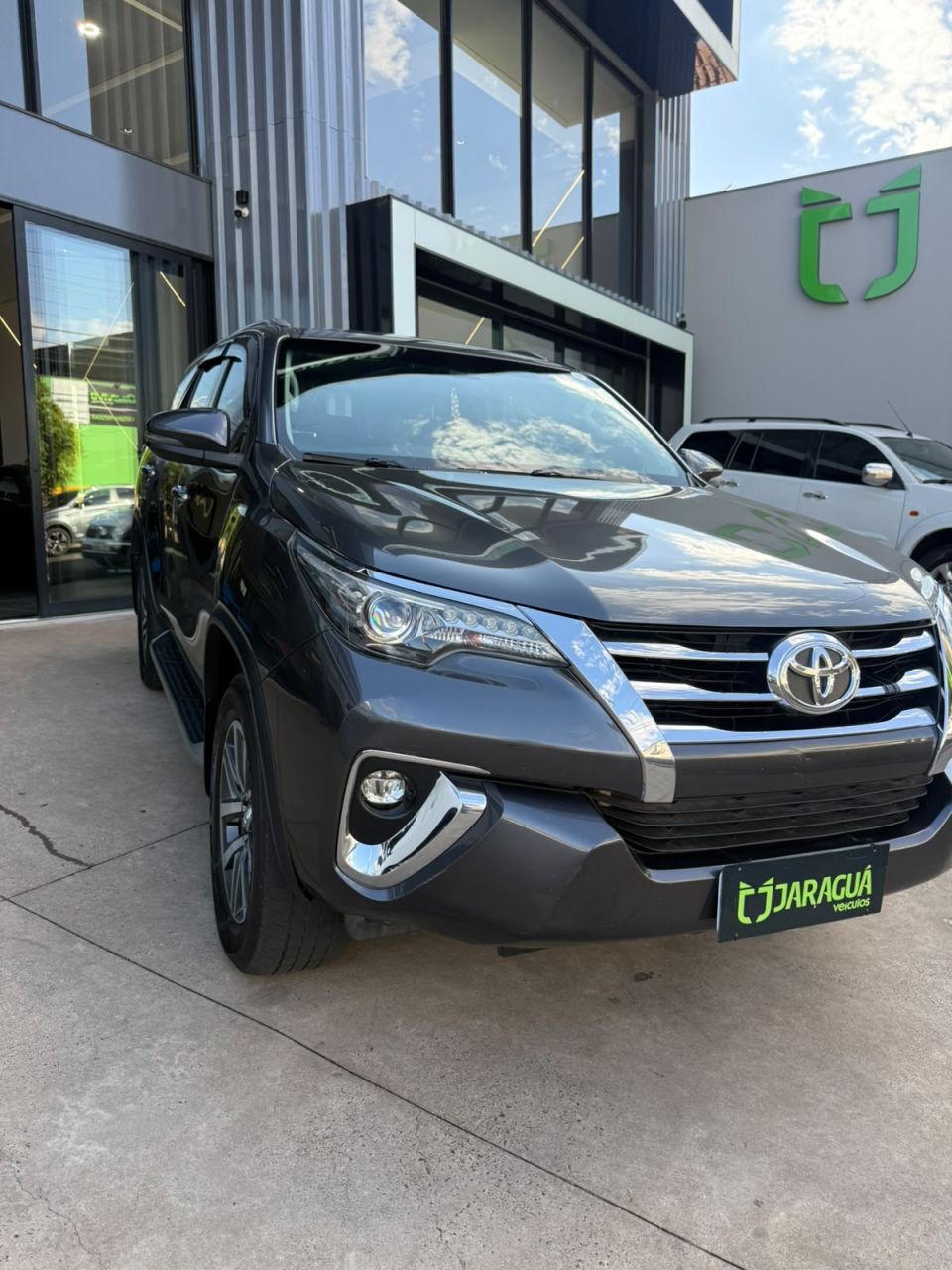 Toyota Hilux SW4 2.8 4P SRX 4X4 TURBO DIESEL AUTOMÁTICO 2019 Cinza - foto 3