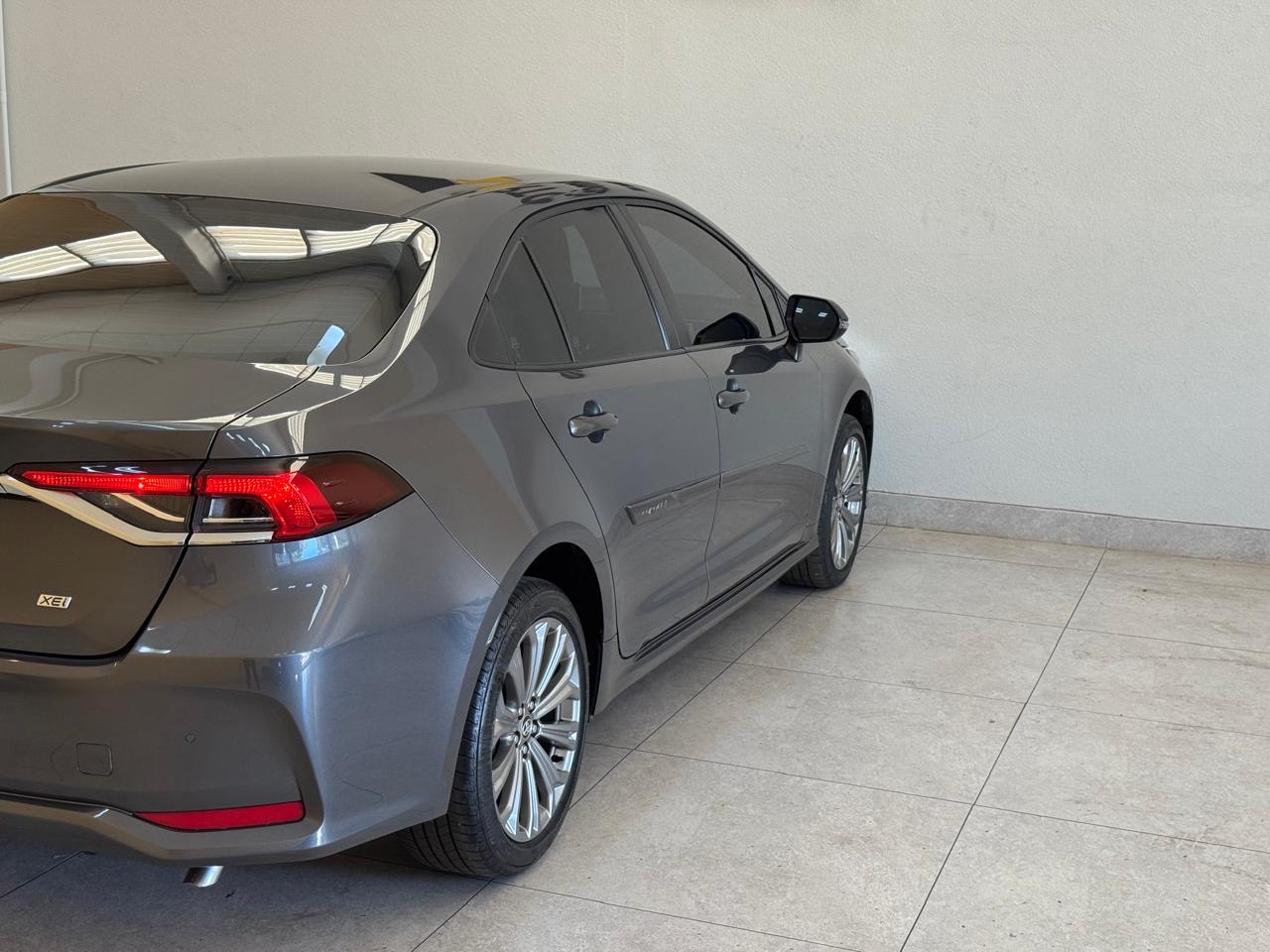 Toyota Corolla 2.0 16v 4p Xei Flex Automático Cinza 2023 - Ayrton Automóveis