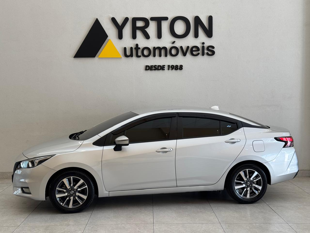 Nissan Versa Sedan 1.6 16v 4p Flex Advance Xtronic Automático Cvt Prata 2022 - Ayrton Automóveis