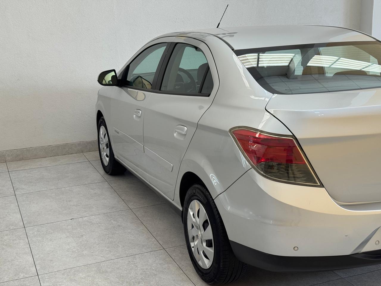 Chevrolet Prisma 1.4 4p Lt Flex Prata 2014 - Ayrton Automóveis