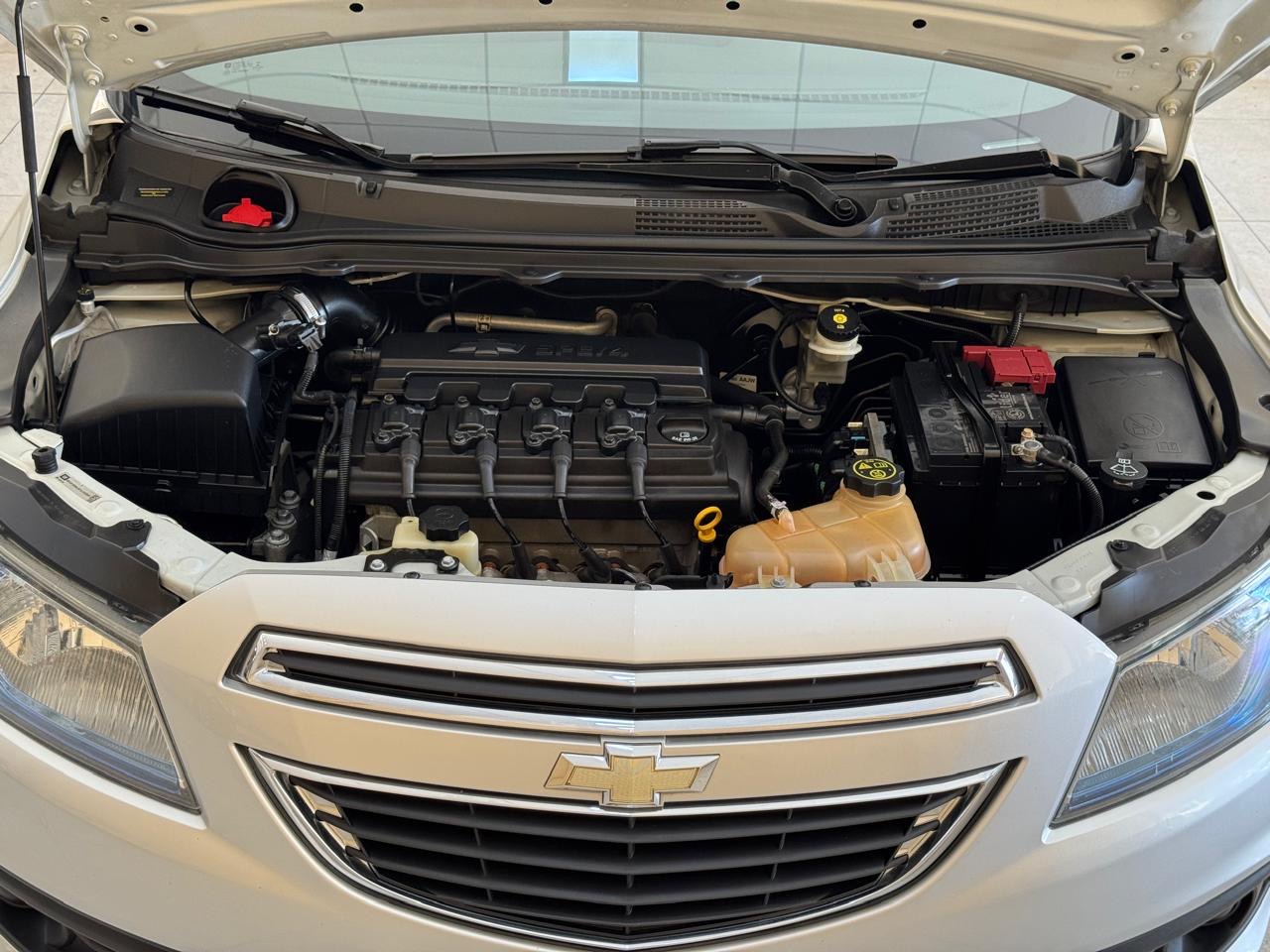 Chevrolet Prisma 1.4 4p Lt Flex Prata 2014 - Ayrton Automóveis