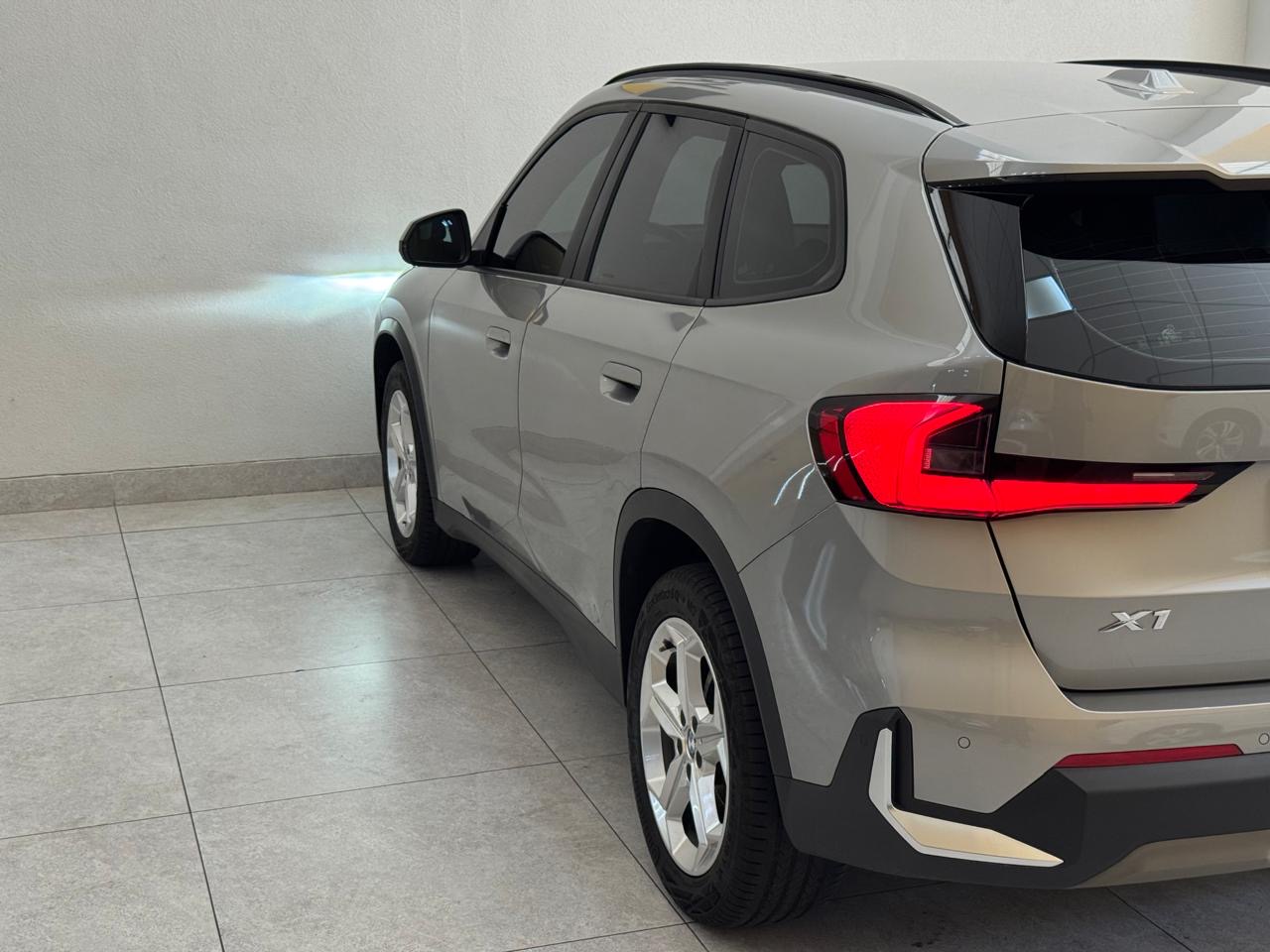 Bmw X1 1.5 12v Sdrive18i Gp Steptronic Turbo Automático Prata 2023 - Ayrton Automóveis