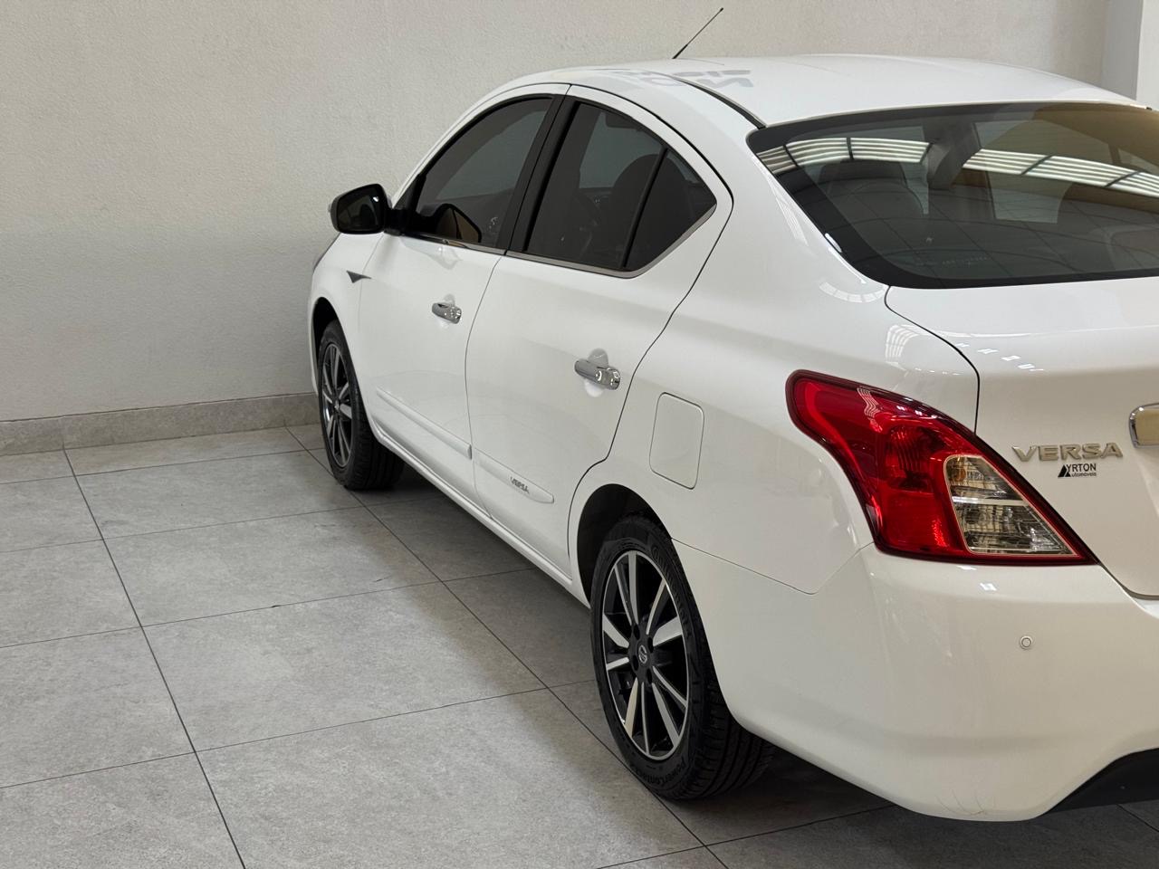 Nissan Versa Sedan 1.6 16v 4p Sl Flex Xtronic Automático Cvt Branco 2019 - Ayrton Automóveis