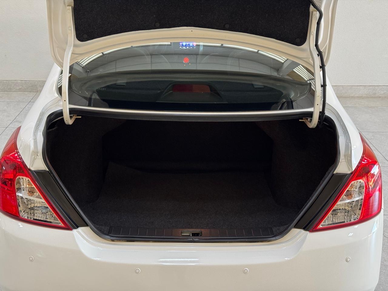 Nissan Versa Sedan 1.6 16v 4p Sl Flex Xtronic Automático Cvt Branco 2019 - Ayrton Automóveis