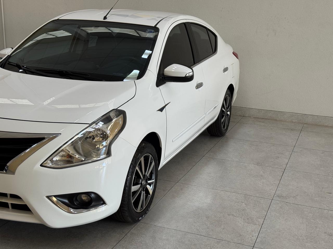 Nissan Versa Sedan 1.6 16v 4p Sl Flex Xtronic Automático Cvt Branco 2019 - Ayrton Automóveis