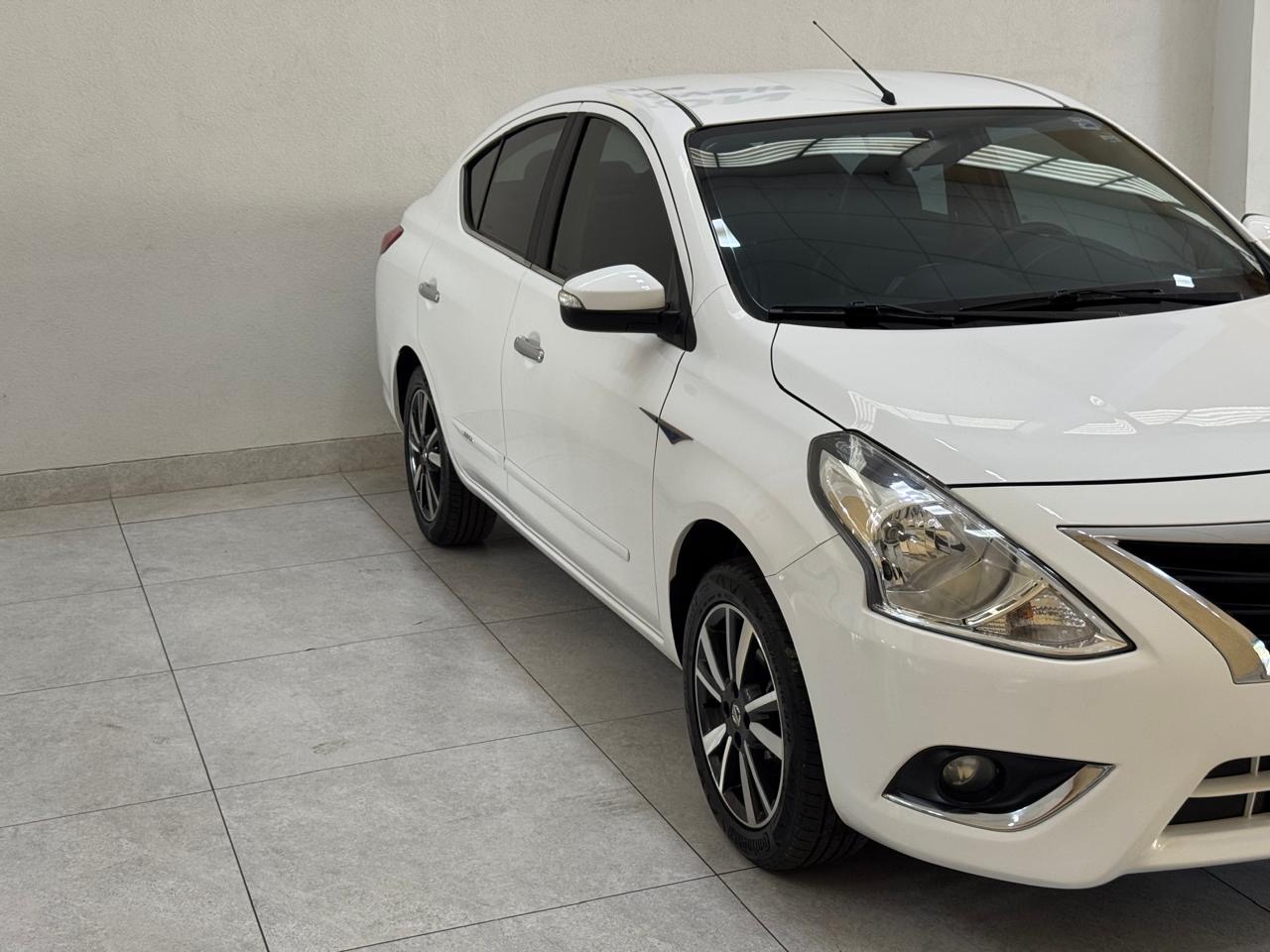Nissan Versa Sedan 1.6 16v 4p Sl Flex Xtronic Automático Cvt Branco 2019 - Ayrton Automóveis