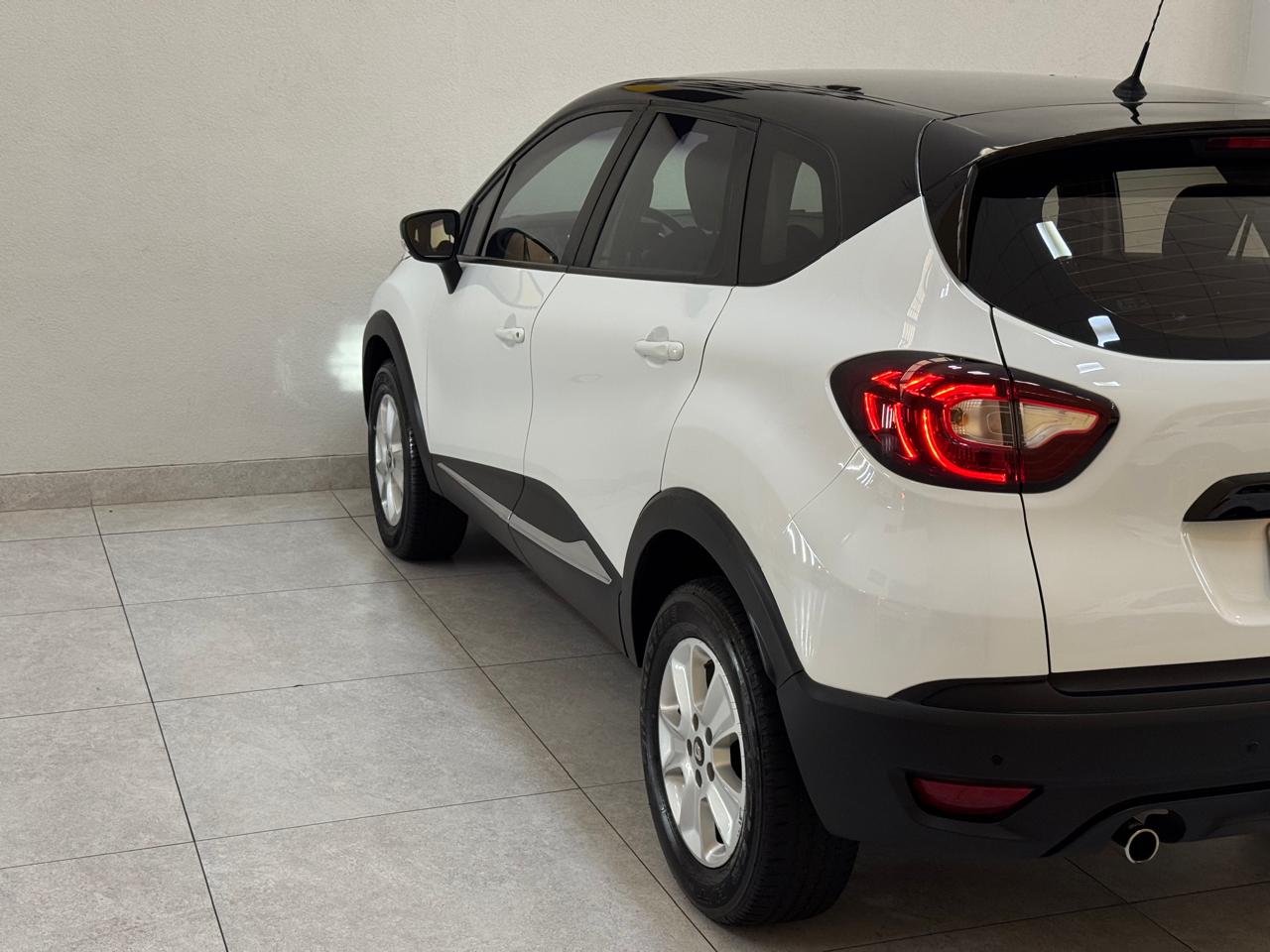 Renault Captur 1.6 16v 4p Flex Sce Life X-tronic Cvt Branco 2019 - Ayrton Automóveis