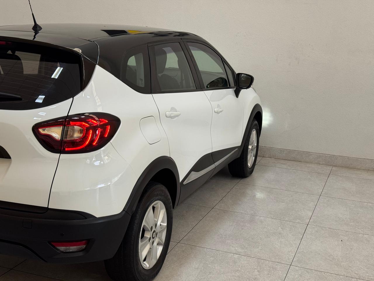 Renault Captur 1.6 16v 4p Flex Sce Life X-tronic Cvt Branco 2019 - Ayrton Automóveis